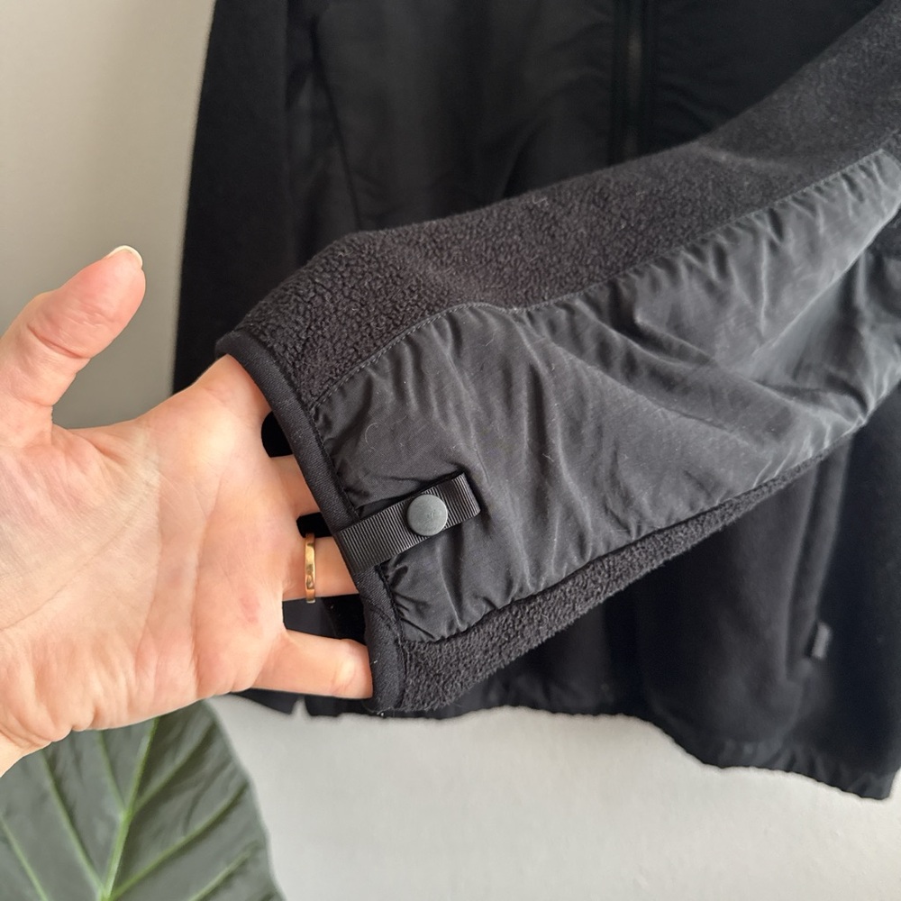 The North face Fleece Jacket - Picture 3 of 5